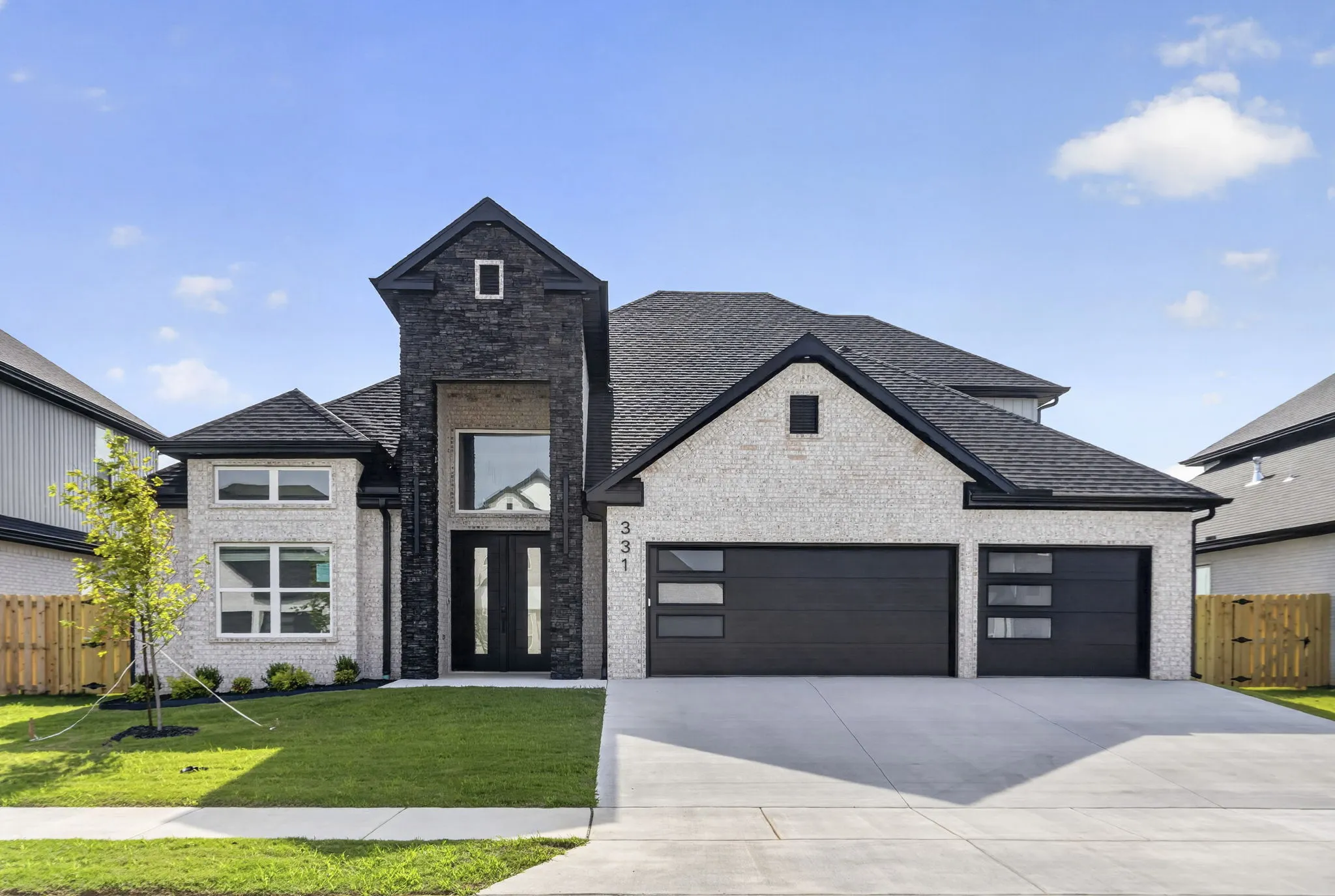 331 Hedge Sliver Oaks gallery image 1