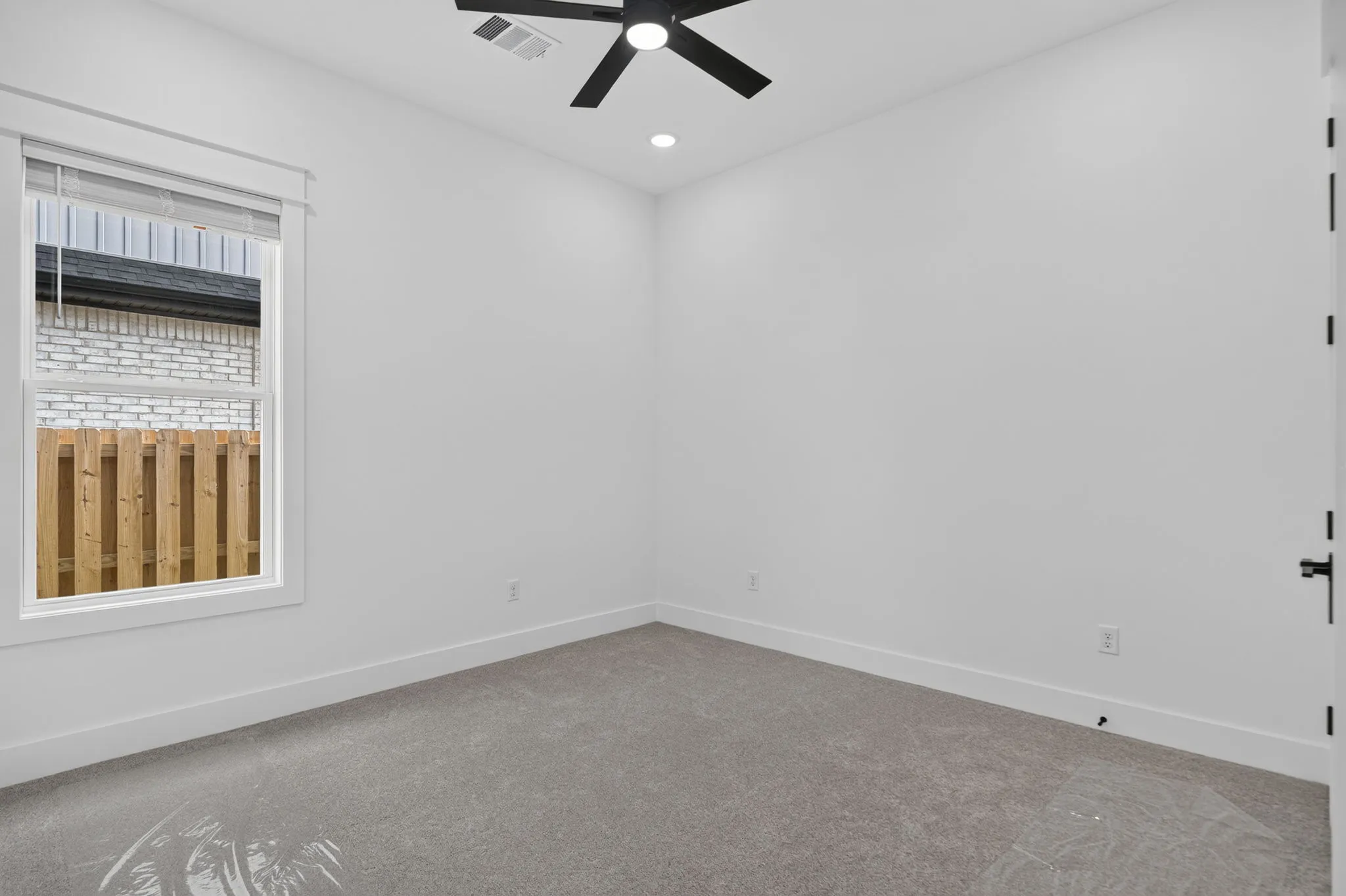 331 Hedge Sliver Oaks gallery image 19