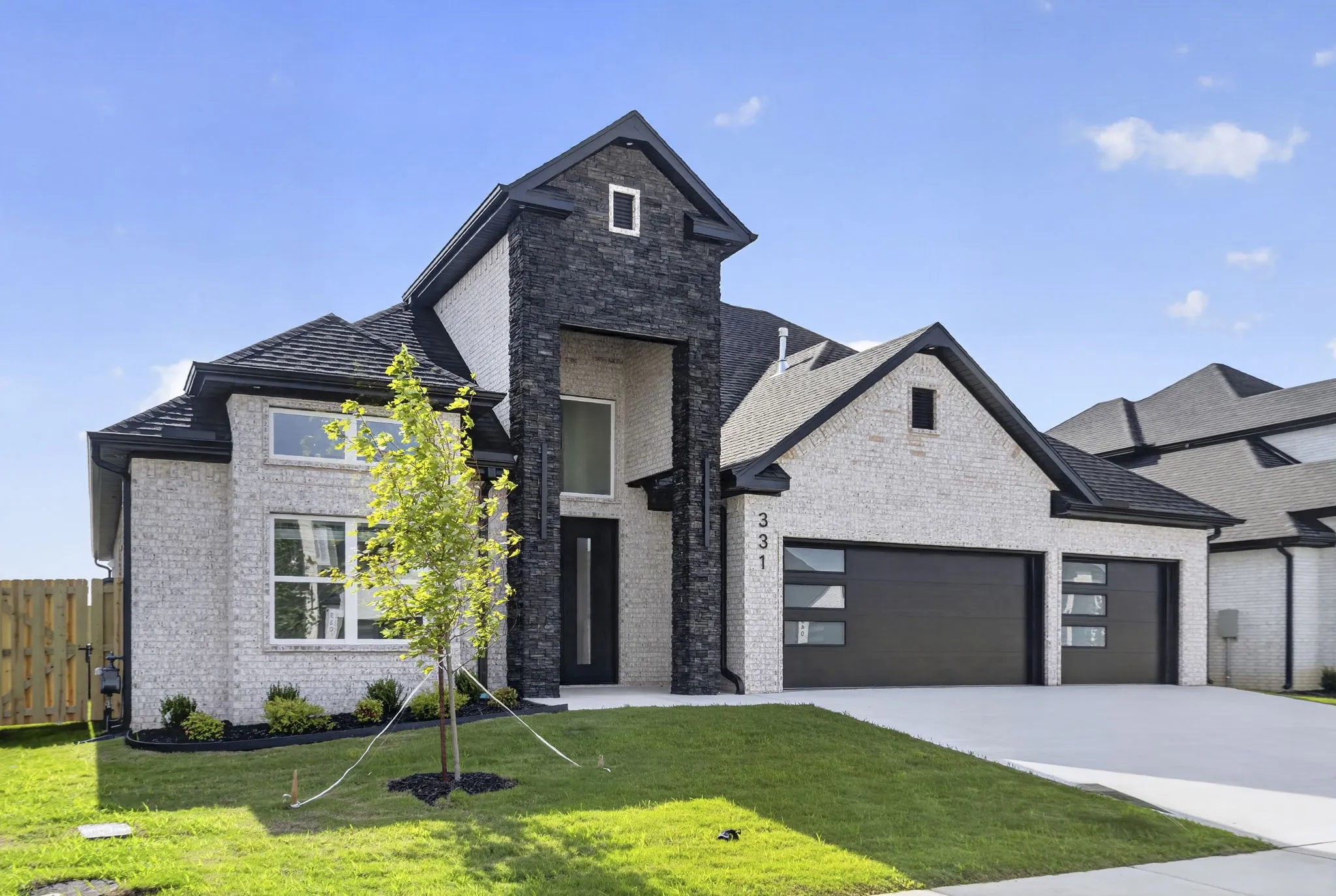 331 Hedge Sliver Oaks gallery image 2
