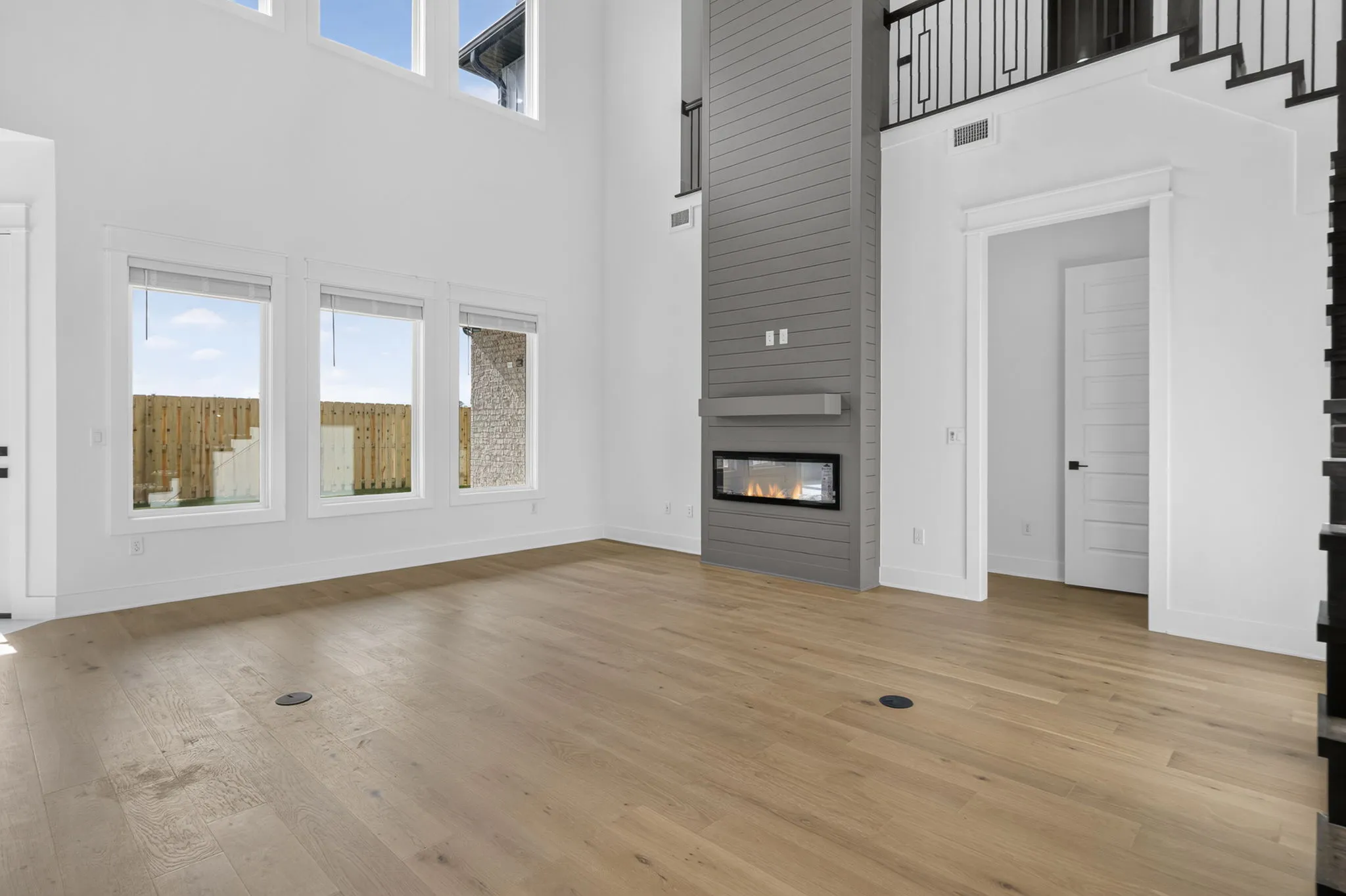 331 Hedge Sliver Oaks gallery image 3