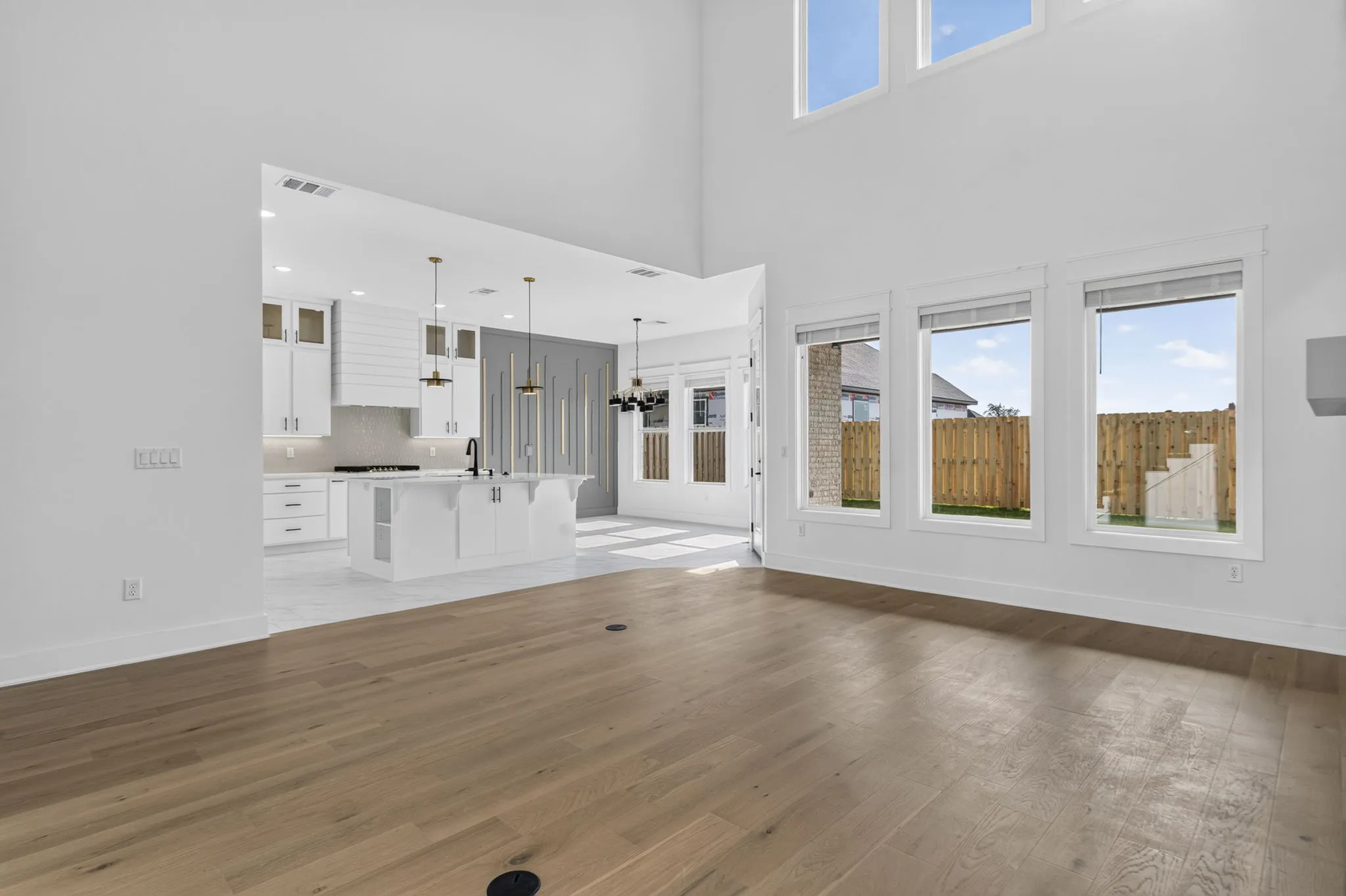 331 Hedge Sliver Oaks gallery image 4